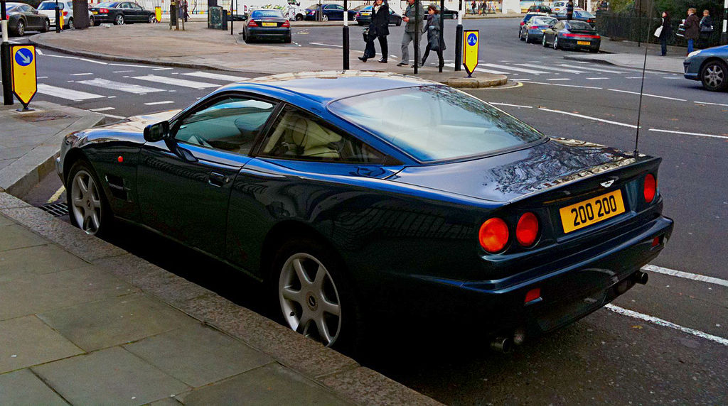 Aston Martin V8 Coupé.