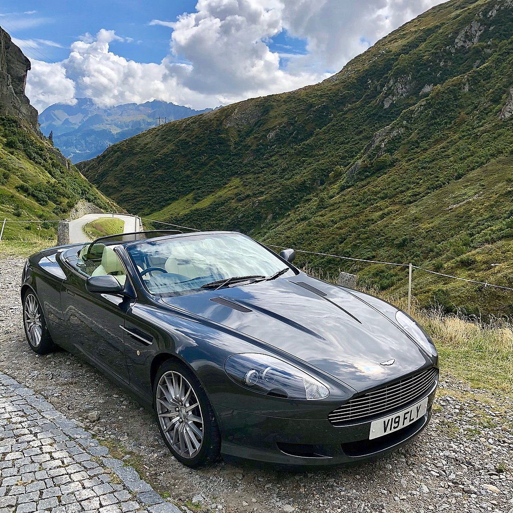 Aston Martin DB9 Volante.