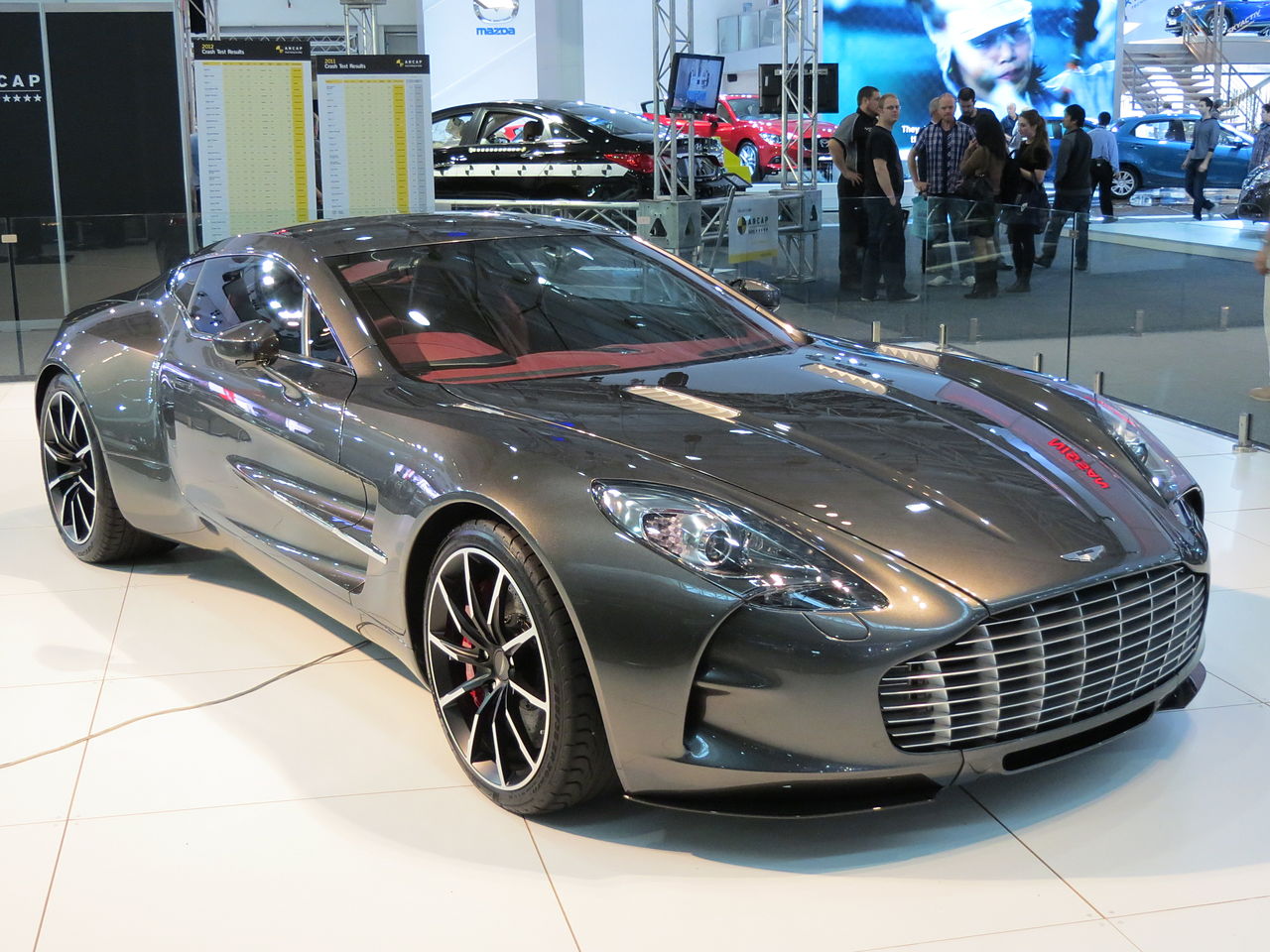 2012 Aston Martin One-77 coupe (2012-10-26) 01.jpg