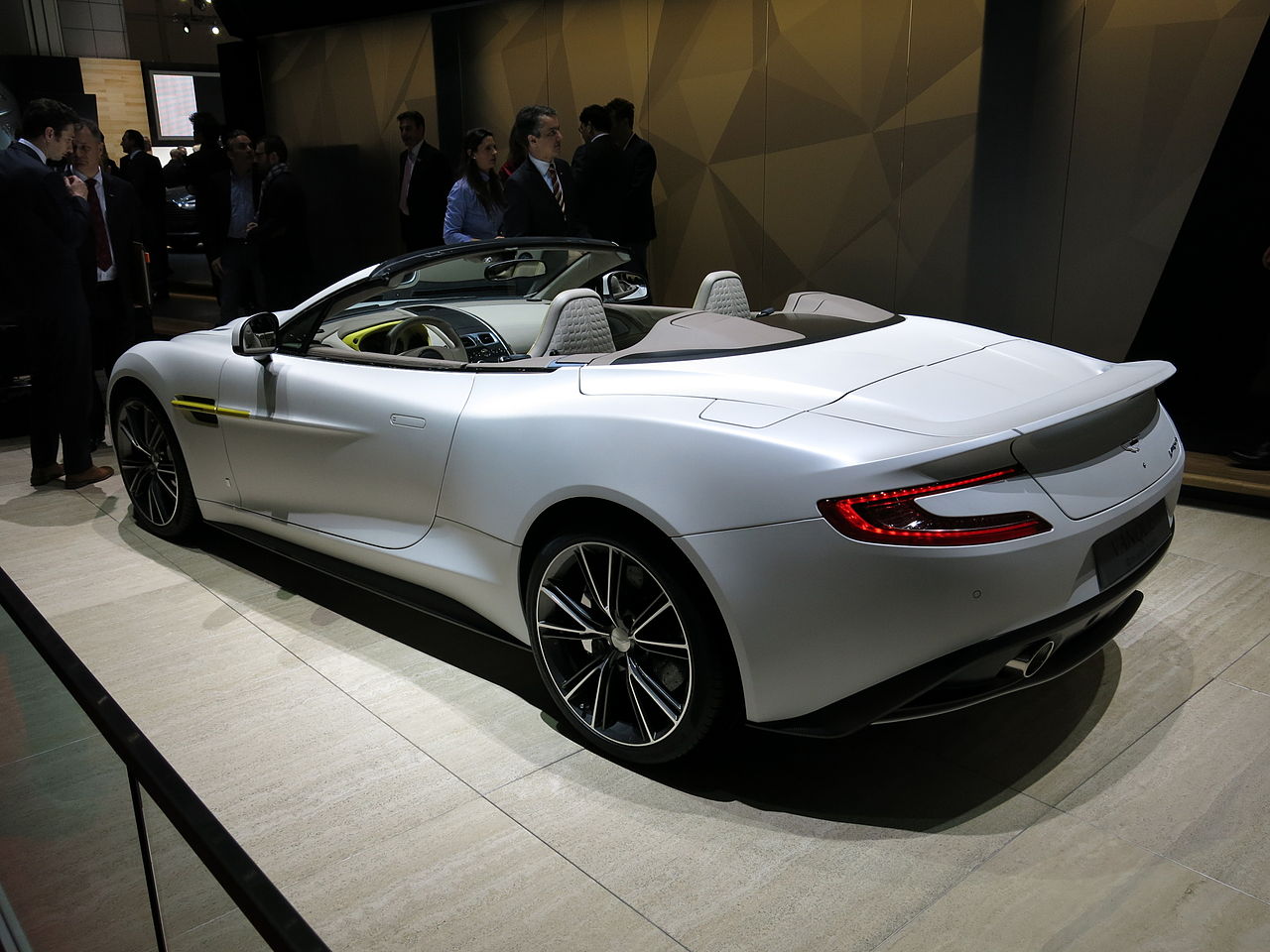 Aston Martin Vanquish Volante.