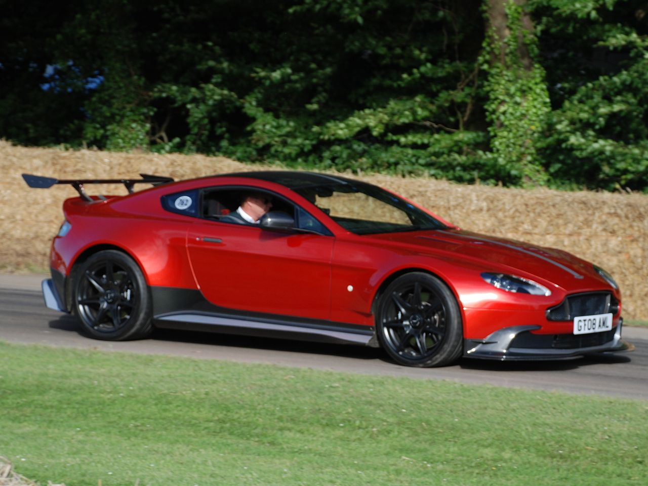 Aston Martin Vantage GT8.