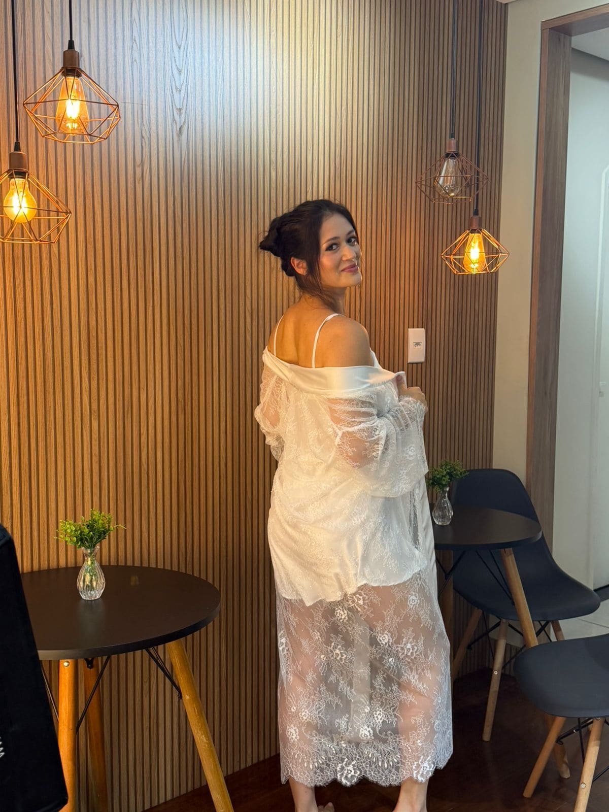Robe de renda chantilly com camisola em crepe — Ateliê Taís Rocha
