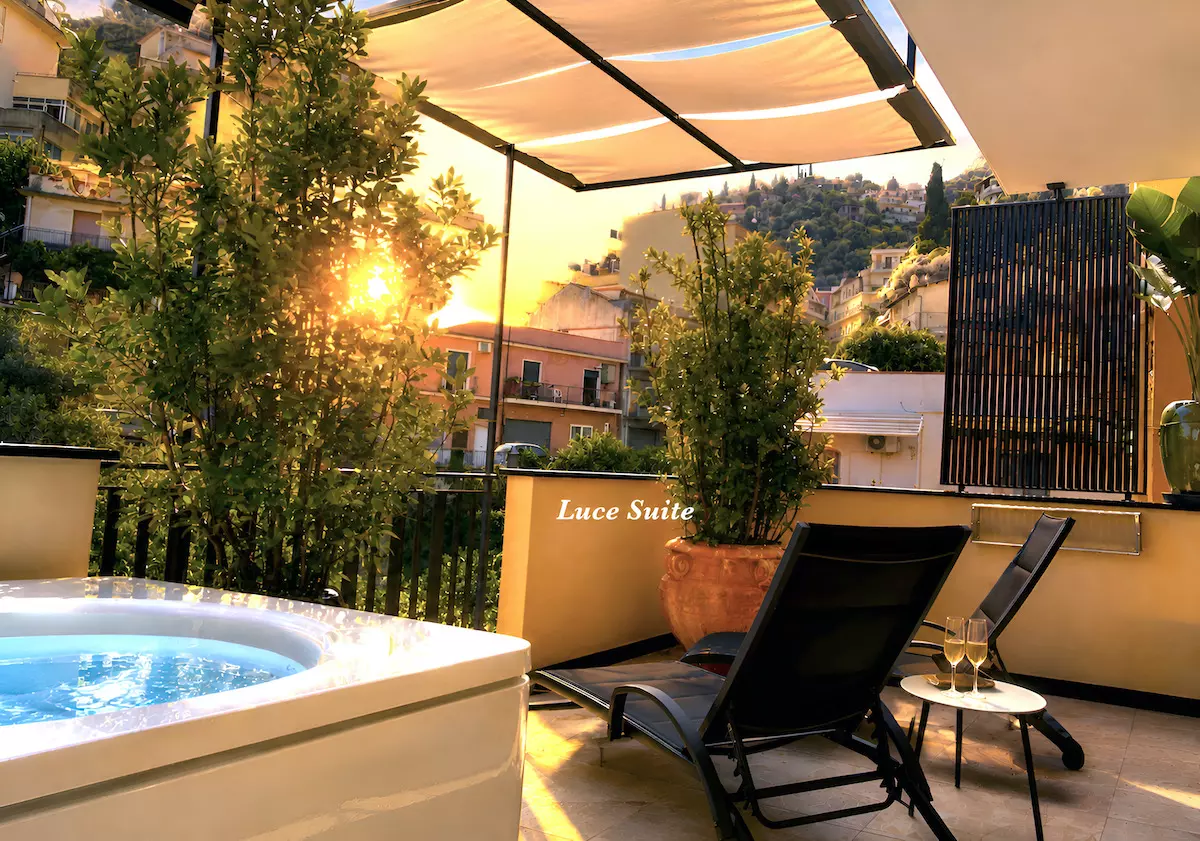 Luce suite con jacuzzi a Taormina centro