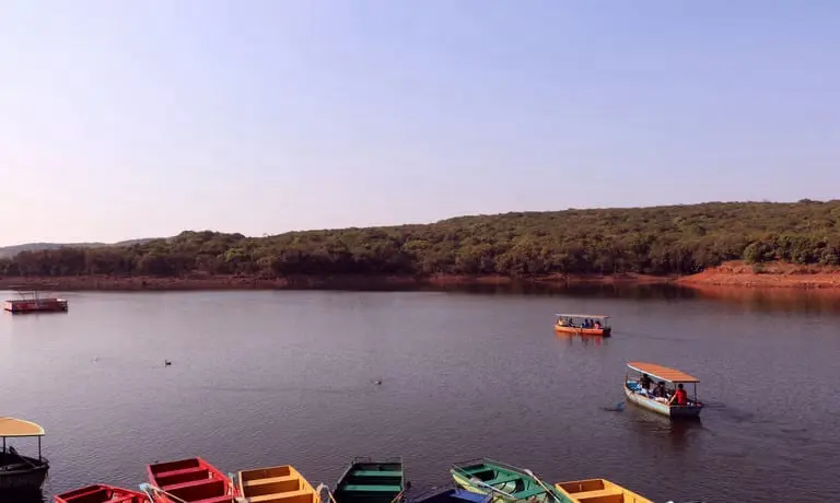 Boating on Venna Lake in Mahabaleshwar – Enjoy serene waters and lush surroundings