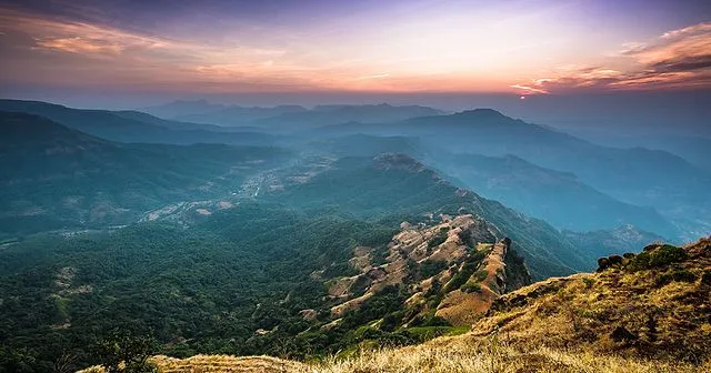 Scenic hills of Mahabaleshwar: Stunning panoramic views of lush green landscapes and rolling hills in this picturesque hill station.